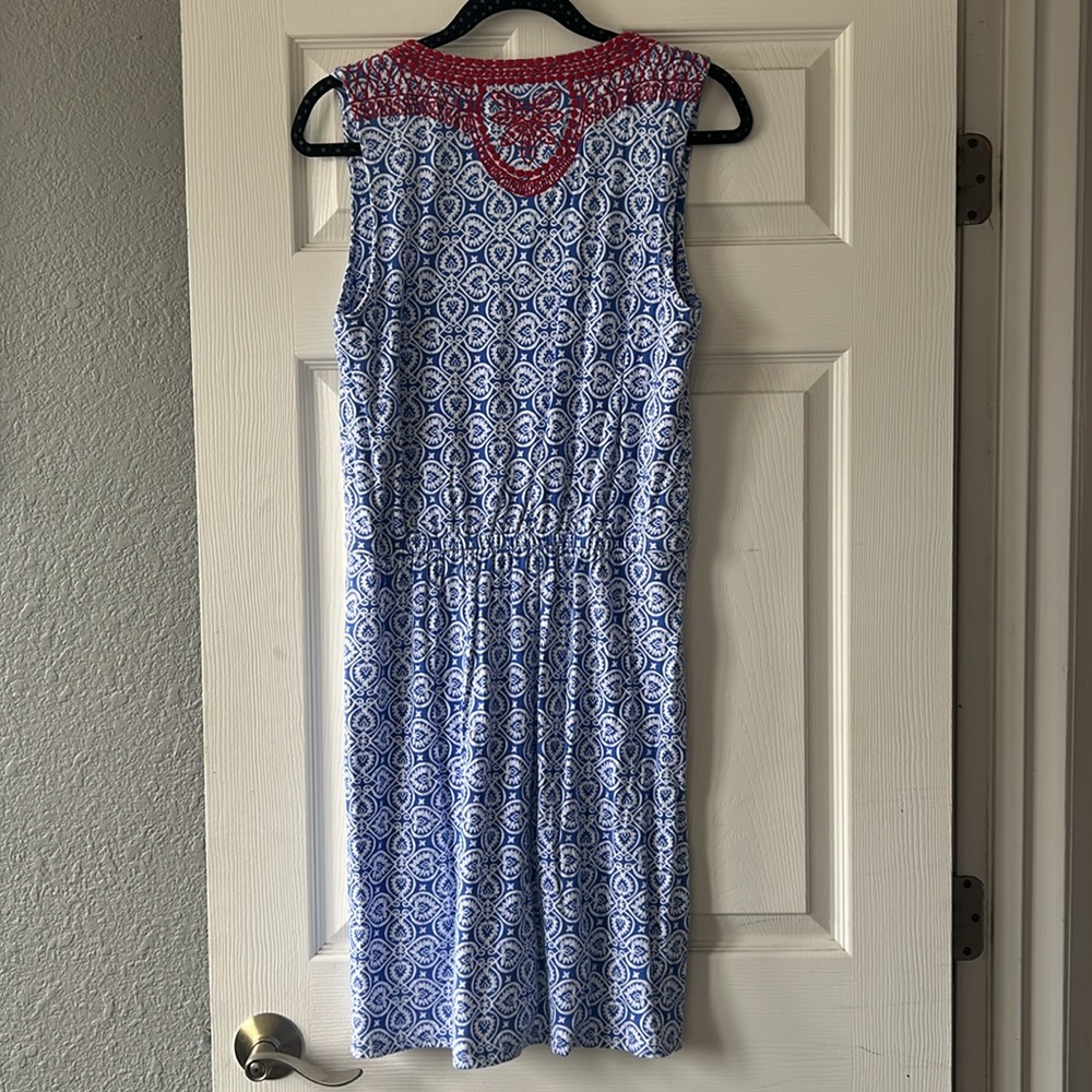 Vineyard Vines embroidered tile print knit stretch dress in marlin - Picture 2 of 9